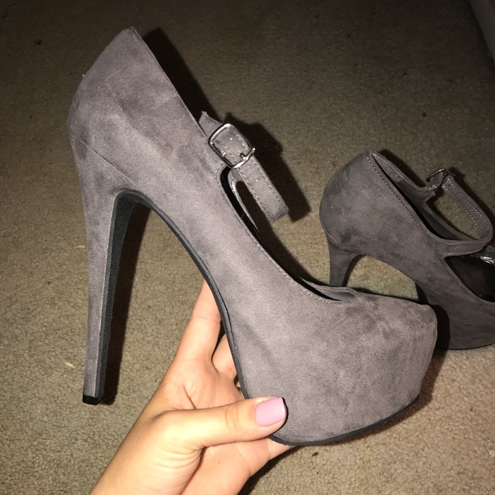Grey maryjane heels